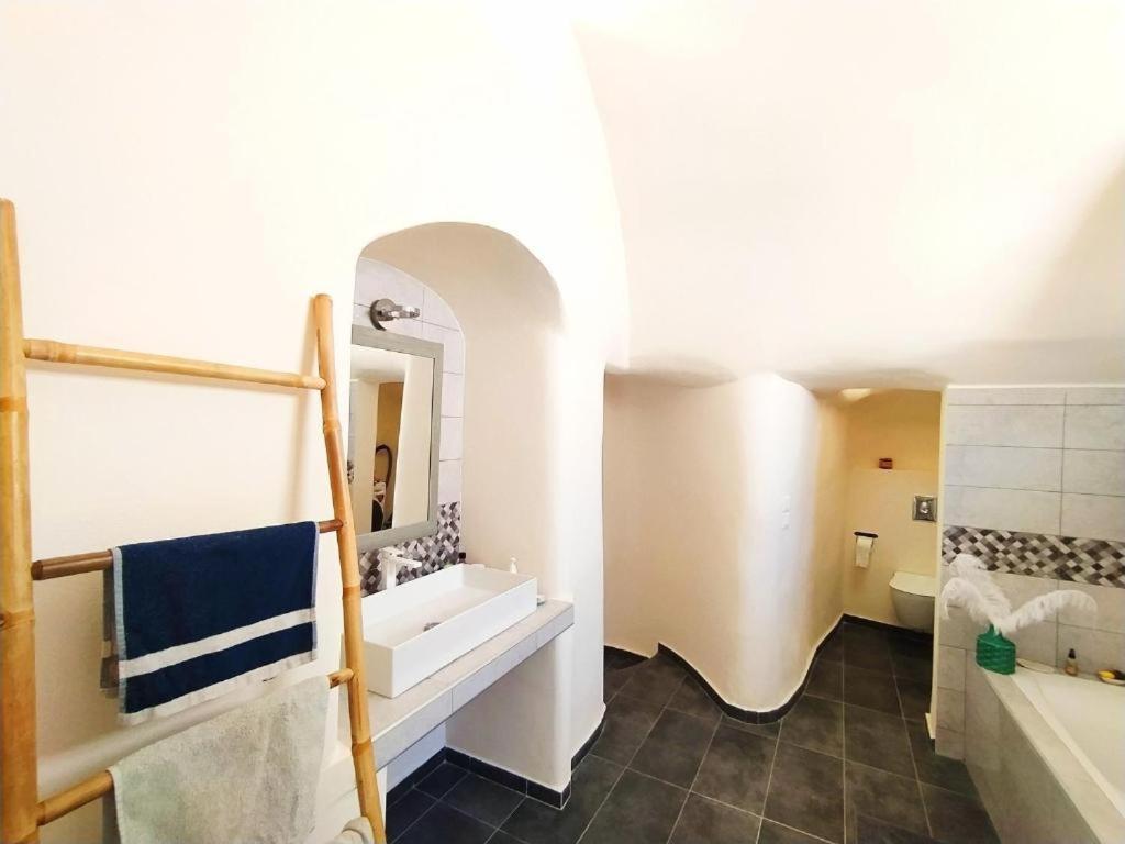 Dream Home- Santorini Cave House Картерадос Экстерьер фото